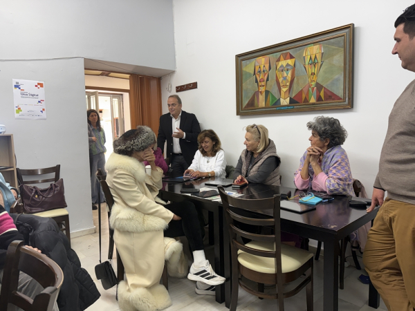 &laquo;Ό&lambda;&omicron;&iota; Digital&raquo;: &Omicron; &Delta;ή&mu;&omicron;&sigmaf; &Beta;ά&rho;&eta;&sigmaf; &Beta;&omicron;ύ&lambda;&alpha;&sigmaf; &Beta;&omicron;&upsilon;&lambda;&iota;&alpha;&gamma;&mu;έ&nu;&eta;&sigmaf; &epsilon;&nu;&delta;&upsilon;&nu;&alpha;&mu;ώ&nu;&epsilon;&iota; &psi;&eta;&phi;&iota;&alpha;&kappa;ά &tau;&omicron;&upsilon;&sigmaf; &pi;&omicron;&lambda;ί&tau;&epsilon;&sigmaf; ά&nu;&omega; &tau;&omega;&nu; 65 &epsilon;&tau;ώ&nu;